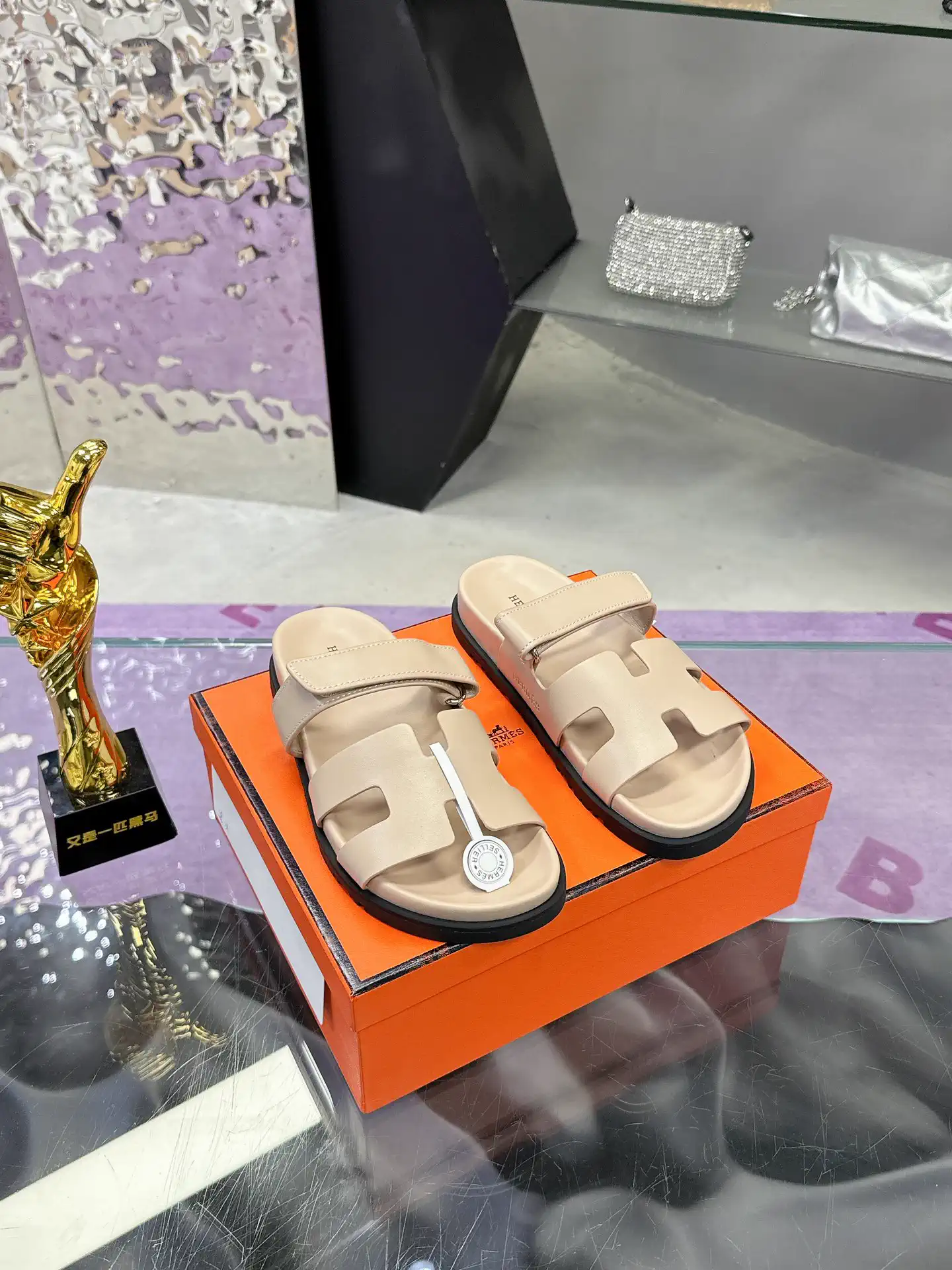 Hermès 2025 SS Unisex Solid Wood Sole Leather Shoes image 1