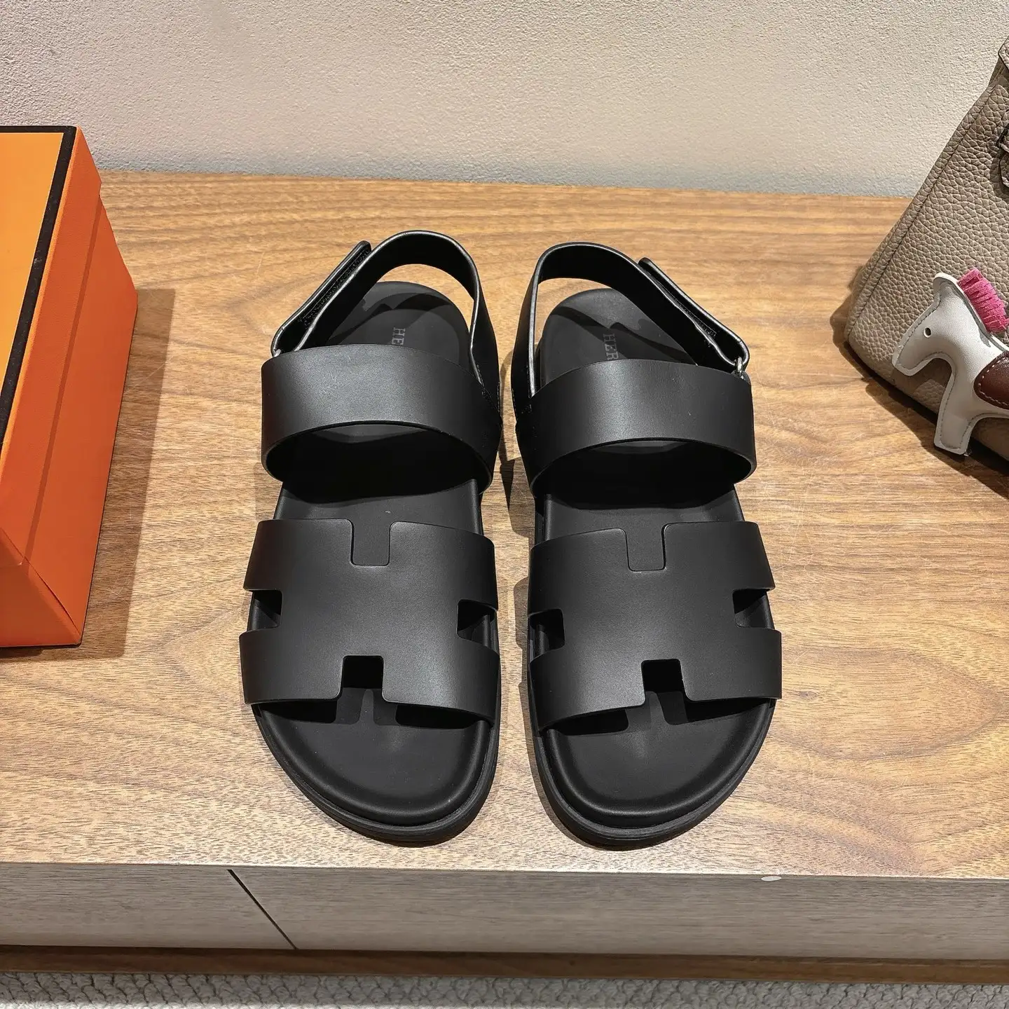 Hermès Unisex Beach Casual Sandals image 1