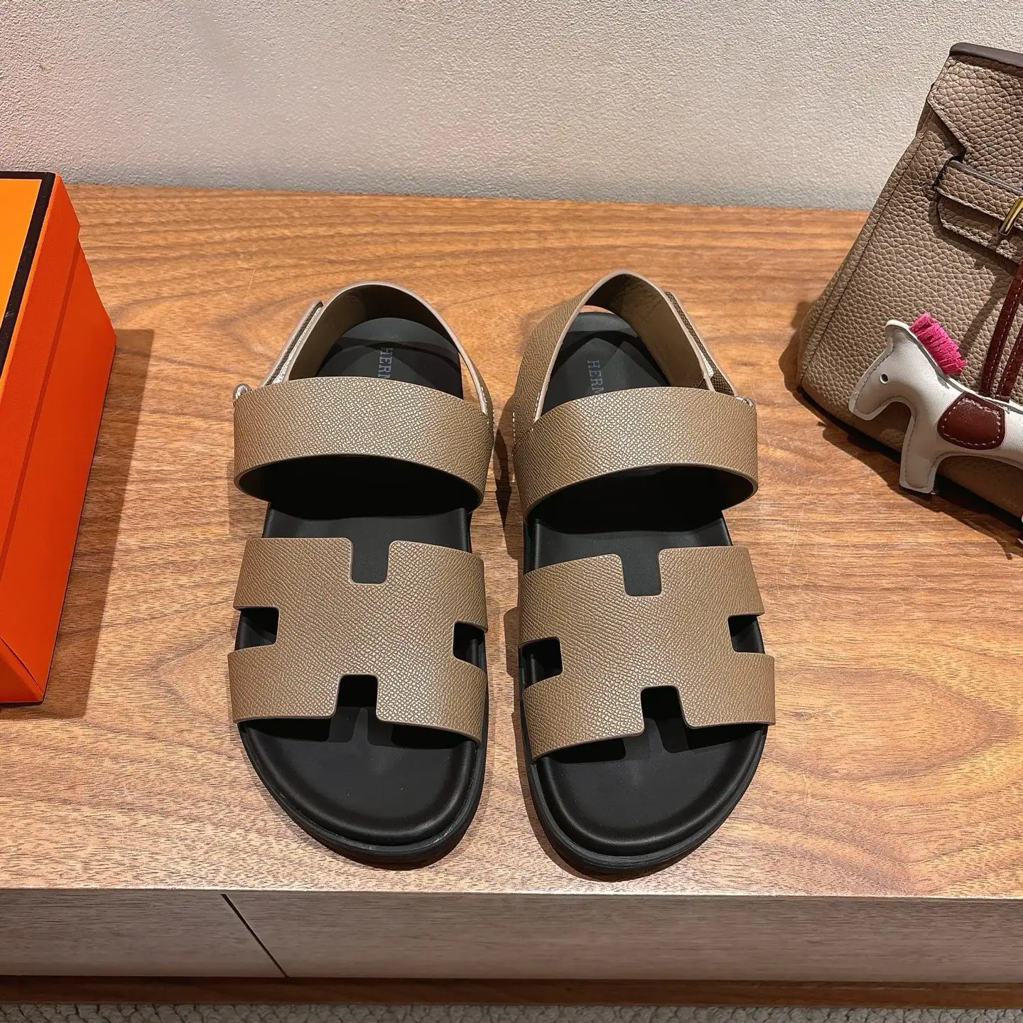 Hermes Unisex Beach Casual Slide Sandals image 1