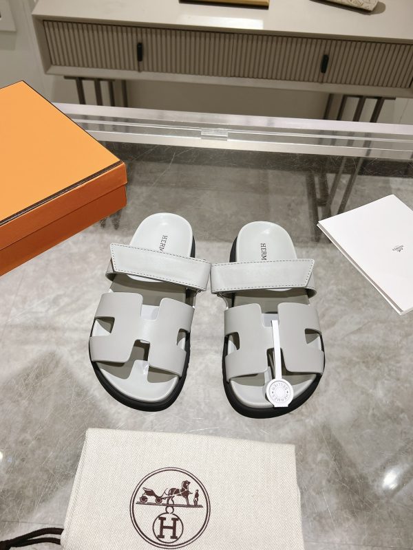 Herme* Ancone Single-Color Cowhide Slide Sandals image 1