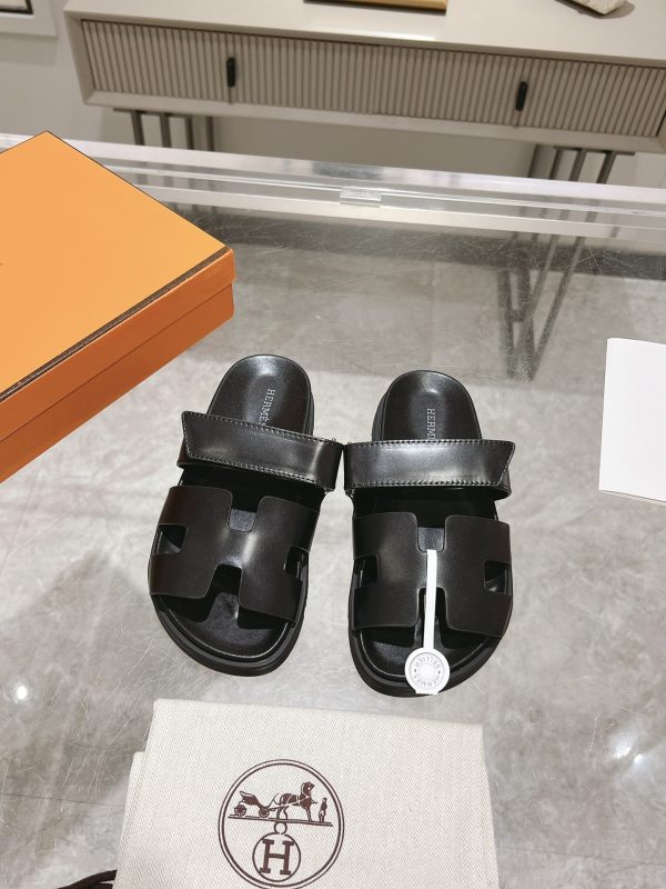 Herme* Ancone Solid Color Cowhide Slide Sandals image 1