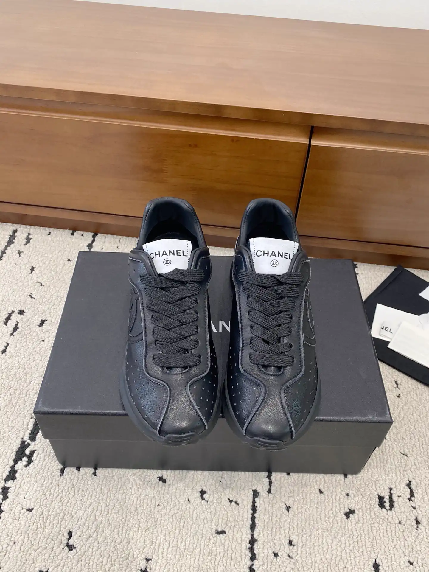 Women's Casual Sneakers image 1