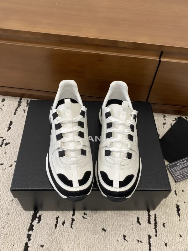 Women's Casual Sneakers image 1