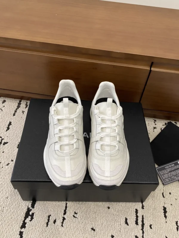 Women's Casual Sneakers image 1