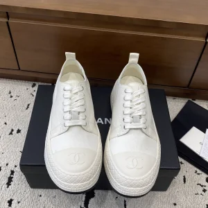 White Casual Canvas Sneakers image 1