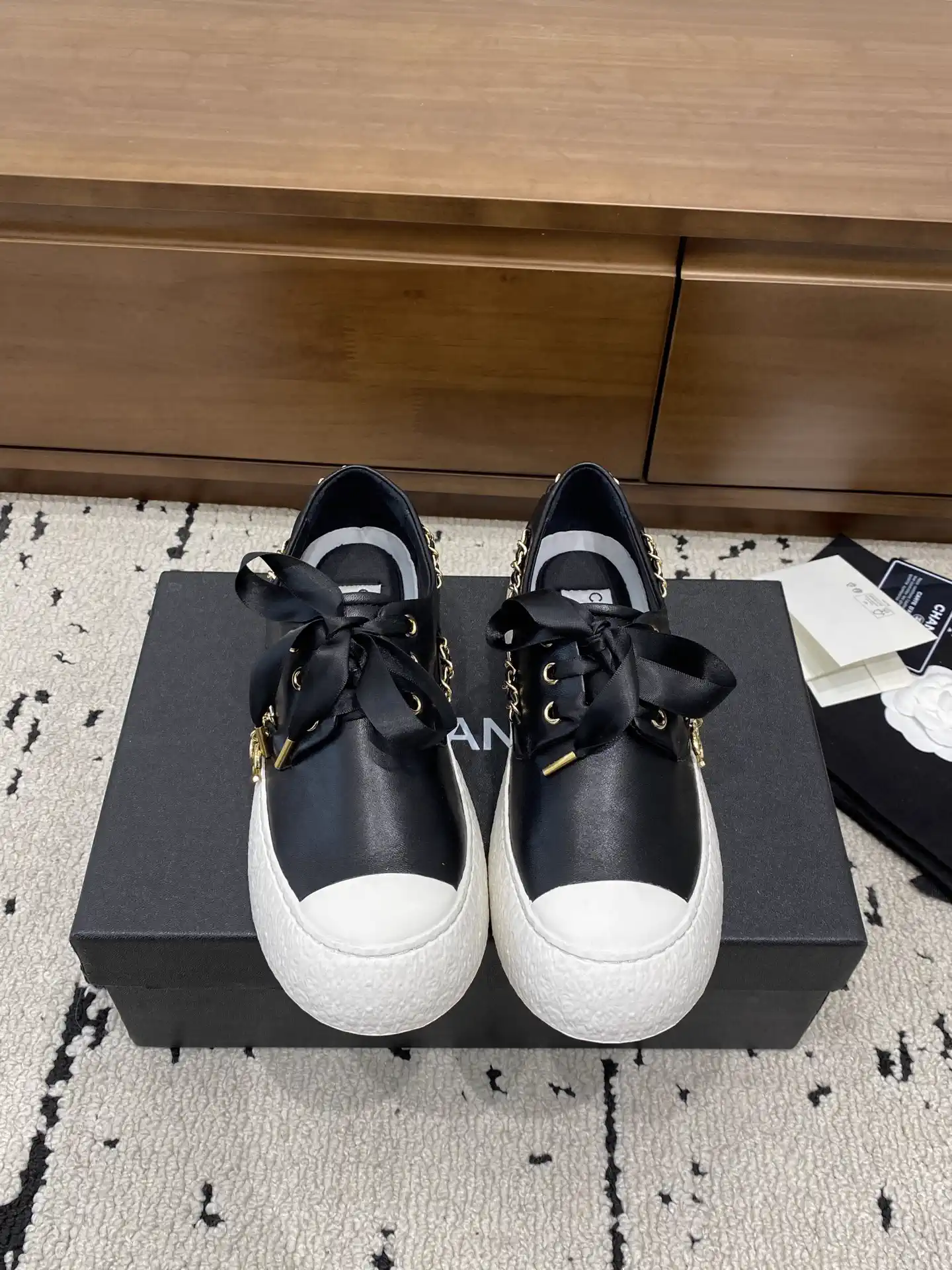 Women's Chain Decor Lace-Up Casual Flats image 1