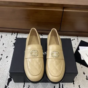 Quilted Leather Loafers with Decorative Emblem image 1
