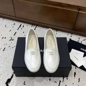 Women's Retro Round Toe Loafers image 1