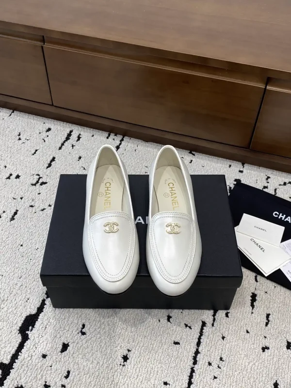 Women's Retro Round Toe Loafers image 1