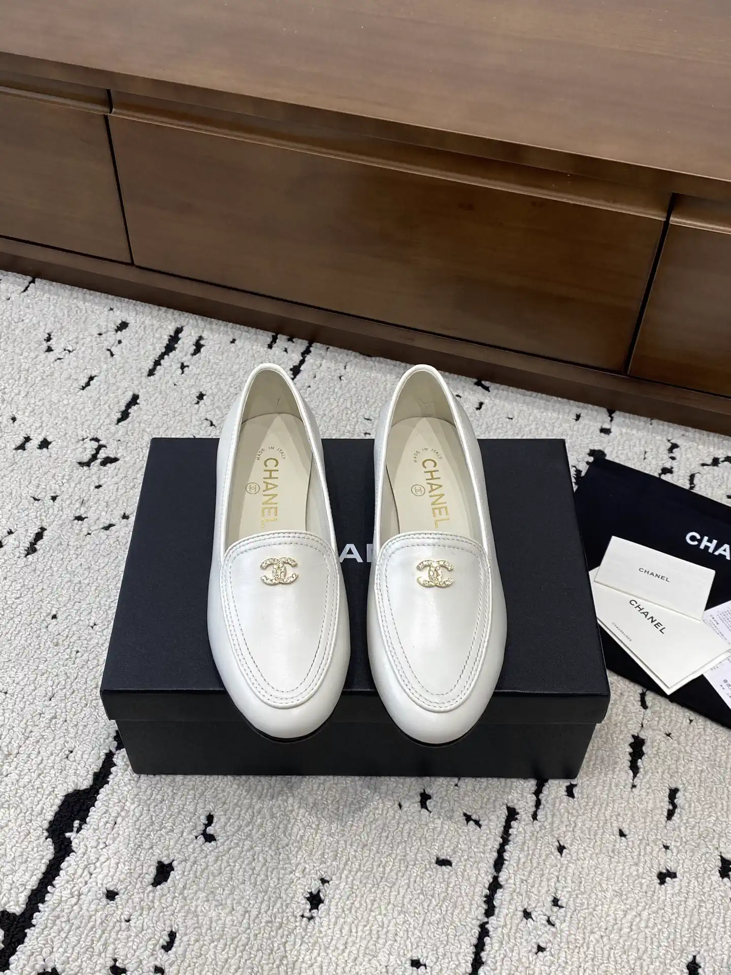 Women's Retro Round Toe Loafers image 1