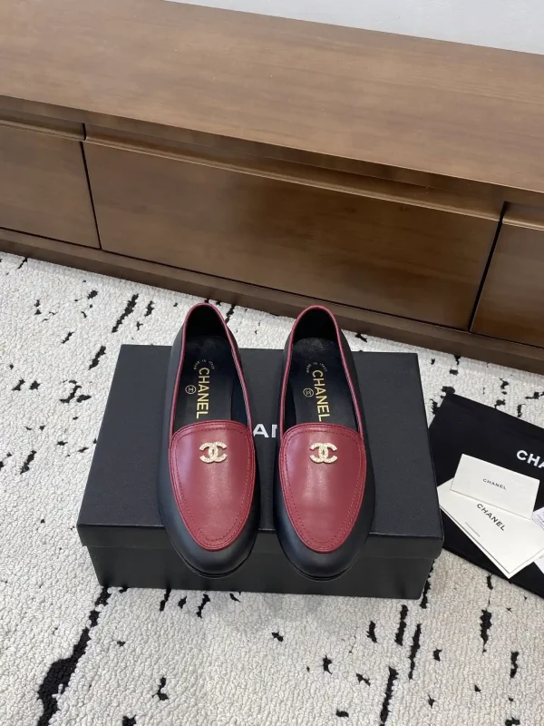 Women's Retro Round Toe Loafers image 1