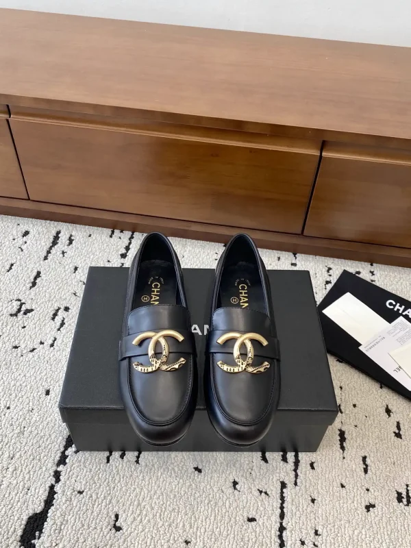 Low Heel Rounded Pointed Toe Flat Loafers image 1