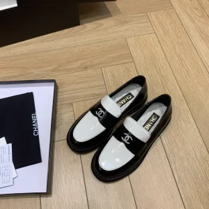 Two-Tone Leather Loafers with Decorative Buckle image 1