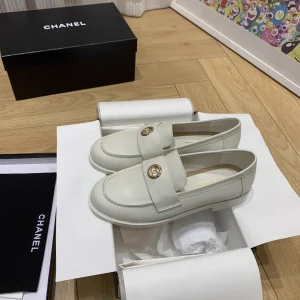 Women's Retro Round Toe Loafers image 1