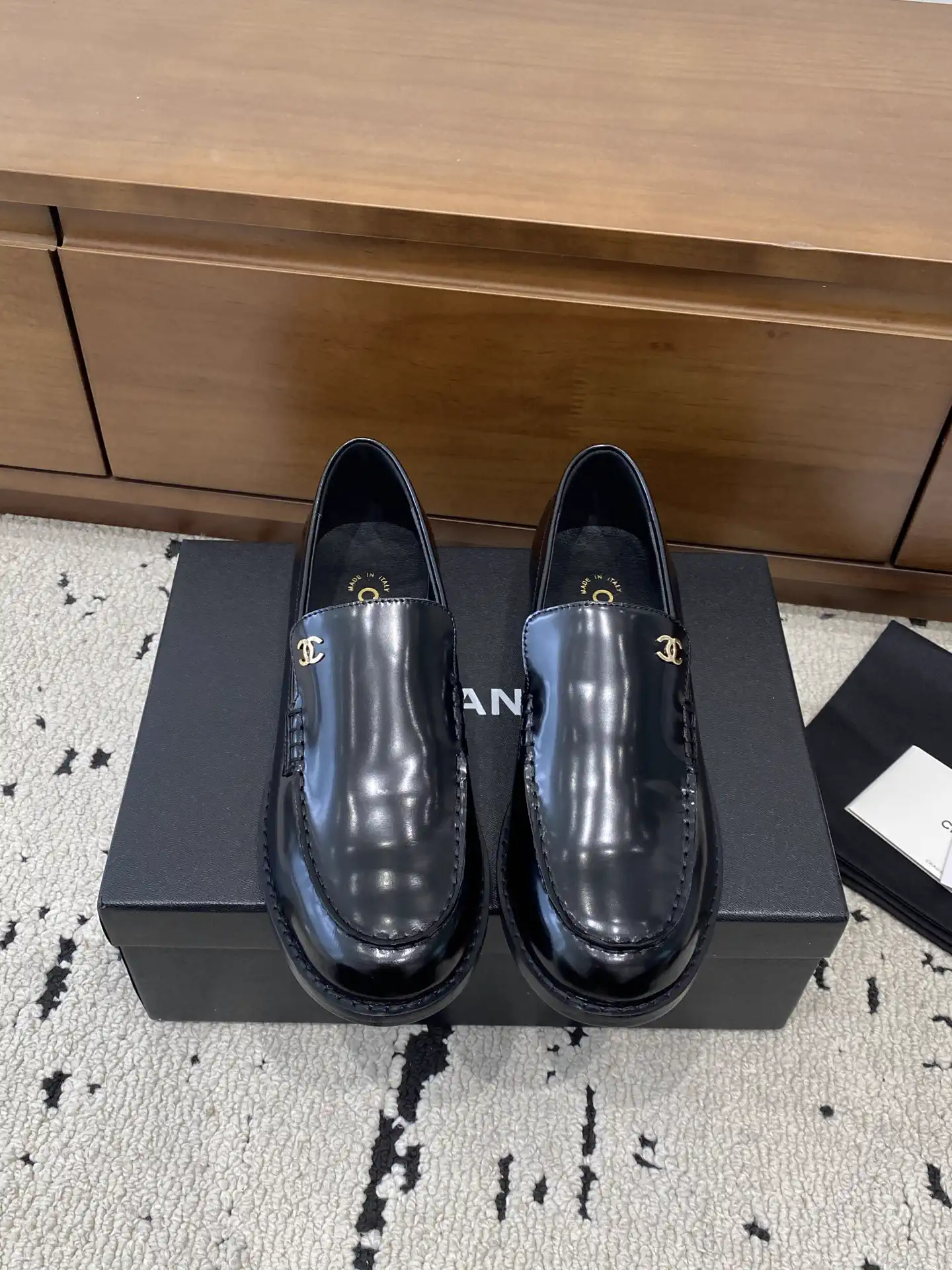 Women's Retro Round Toe Leather Loafers image 1