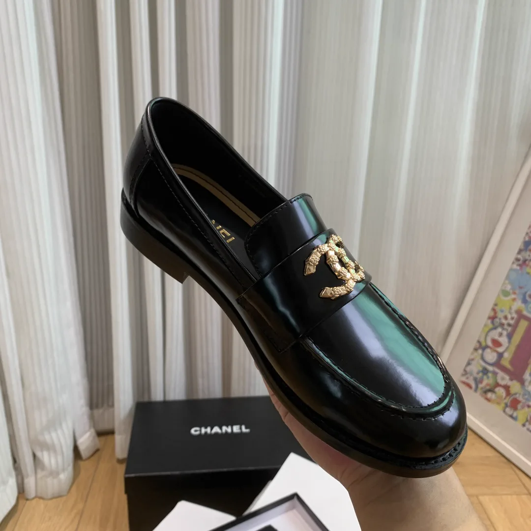 Women's Retro Loafers with Gold Hardware Buckle image 1