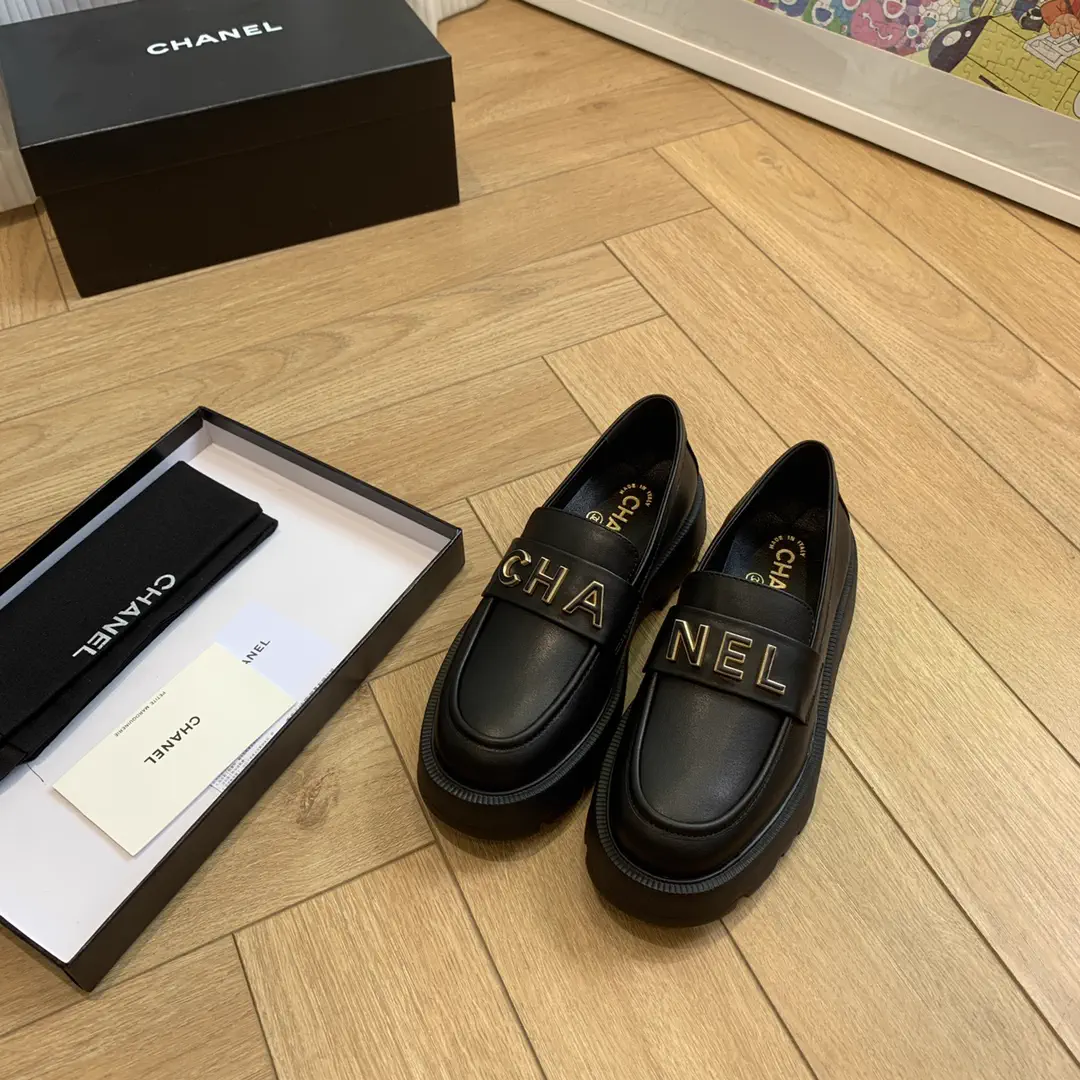 CHANEL 24P New Double C Letter Buckle Platform Loafers image 1