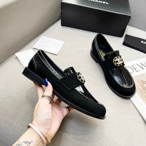Women's Retro Loafers with Decorative Buckle image 1