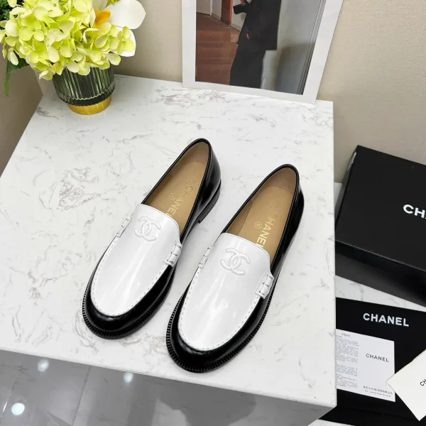 CHANEL 2023 Autumn Two-Tone Leather Loafers image 1