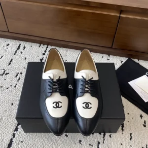 Pointed Toe Flat Lace-Up Shoes image 1