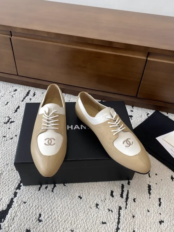 Pointed Toe Flat Deep-Cut Shoes image 1