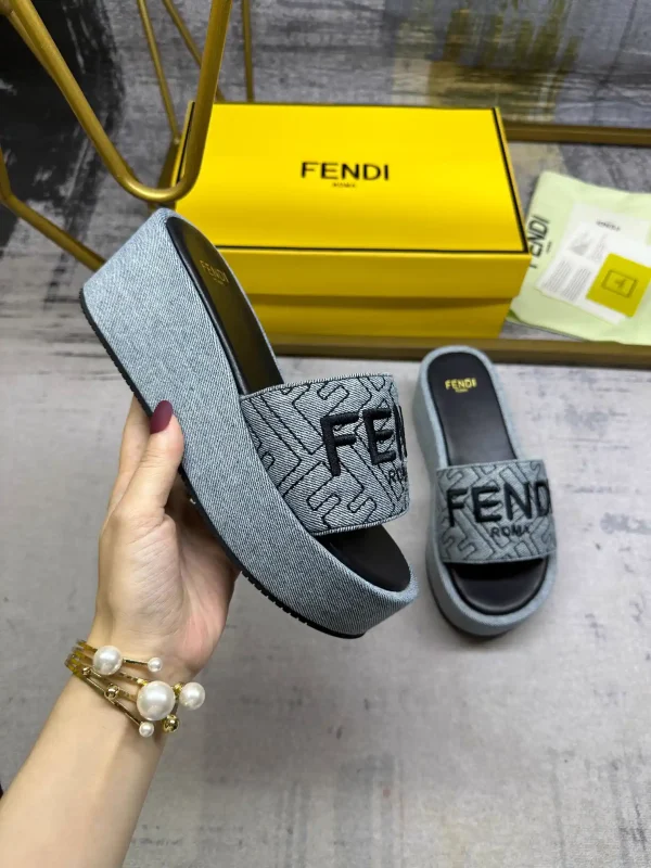 FENDI Wide Strap Platform Slides image 1