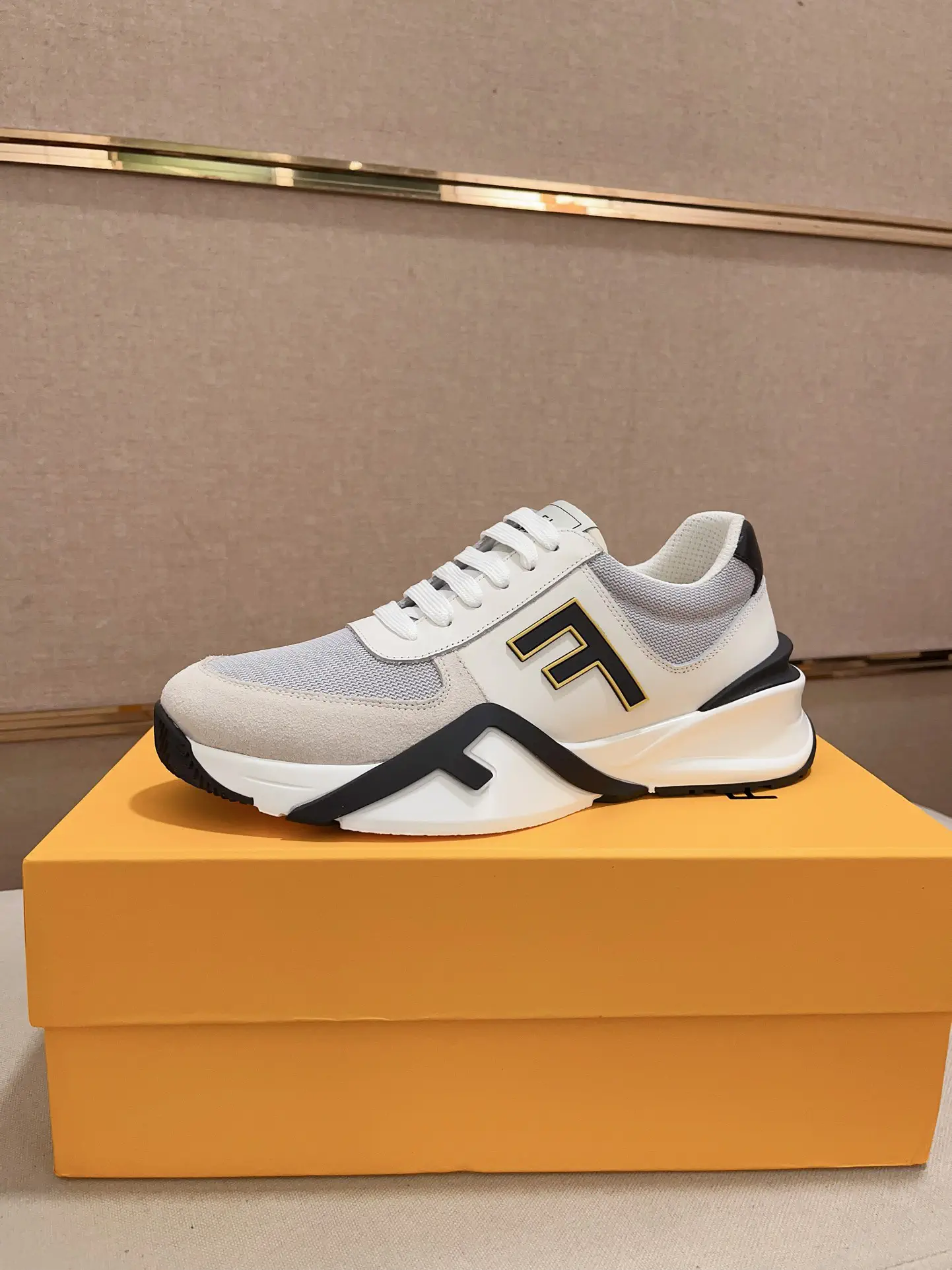 Men's Casual Sneakers image 1