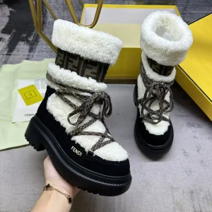 FENDI Round Toe Apres-Ski Boots image 1