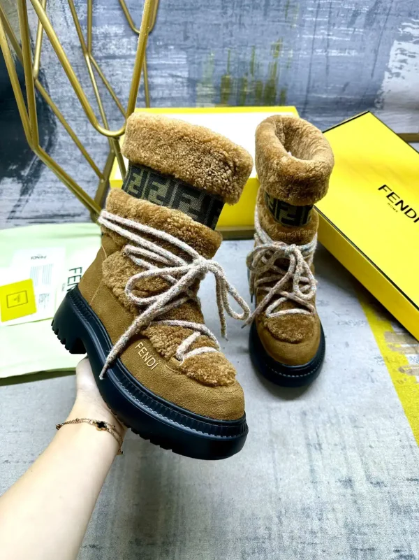FENDI Round Toe Apres-Ski Boots image 1