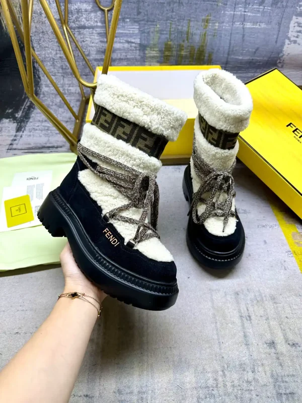 FENDI Round Toe Apres-Ski Boots image 1