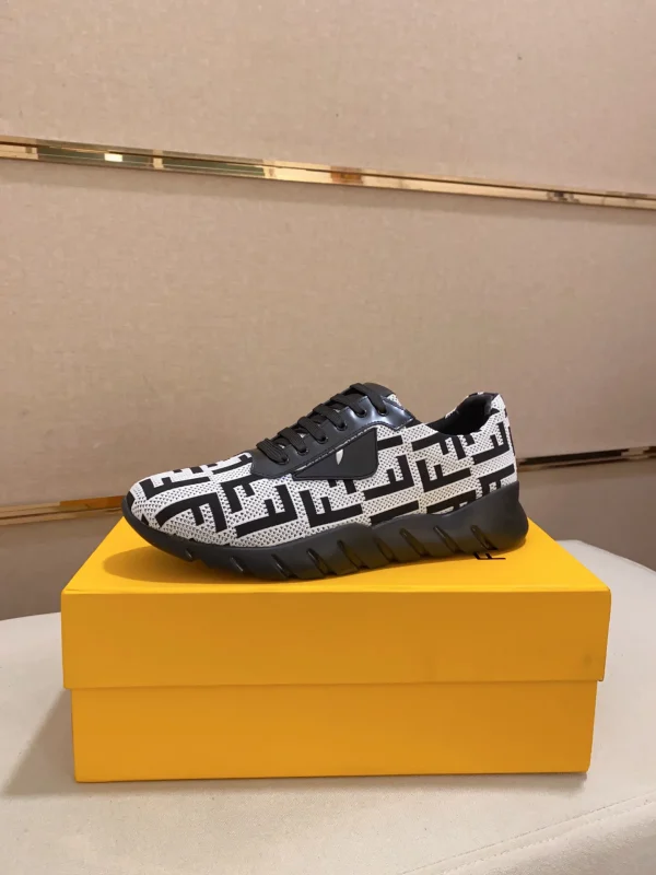 Men's Casual Sneakers image 1