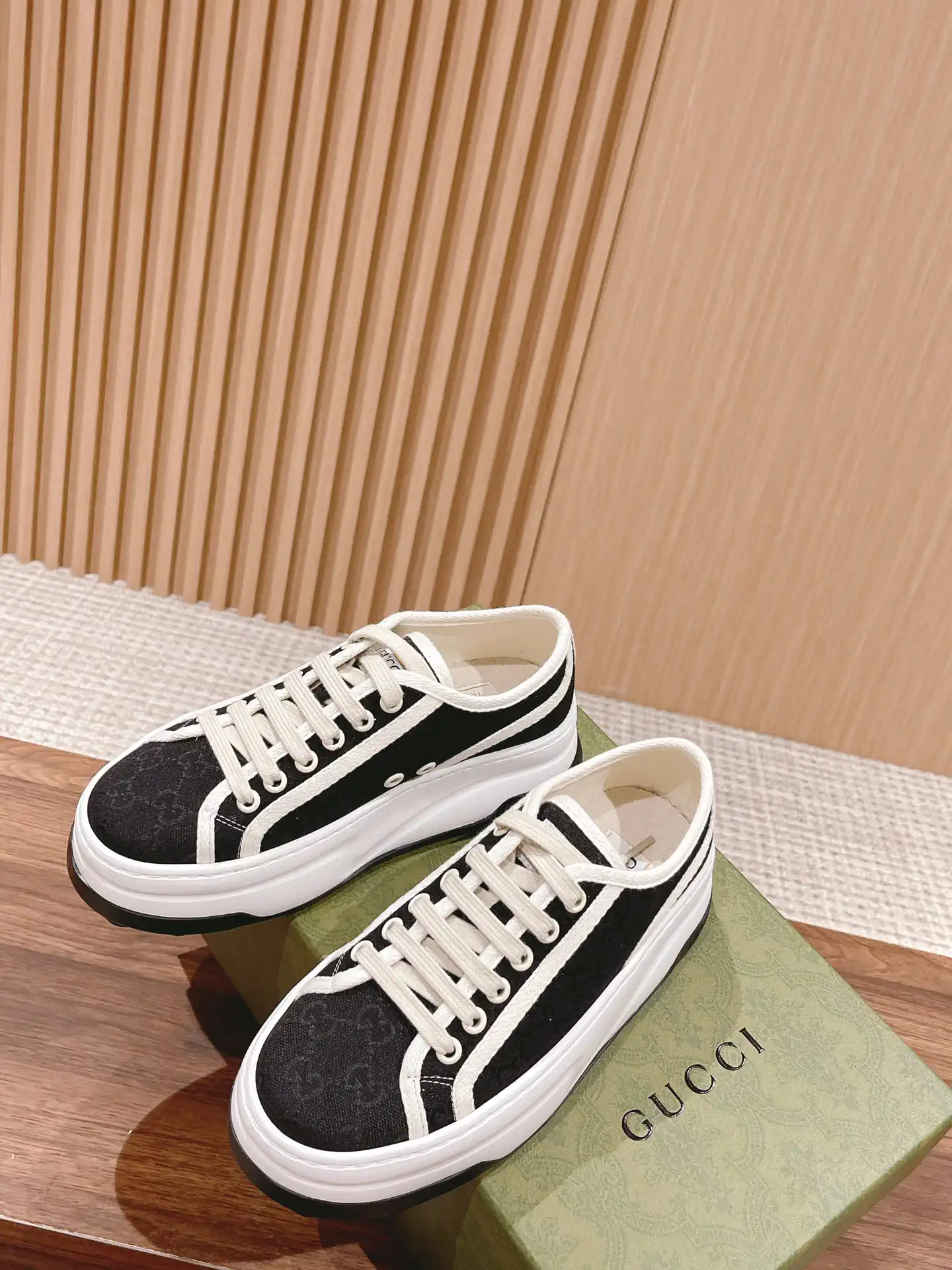 Women's Low-Top Platform Casual Sneakers image 1