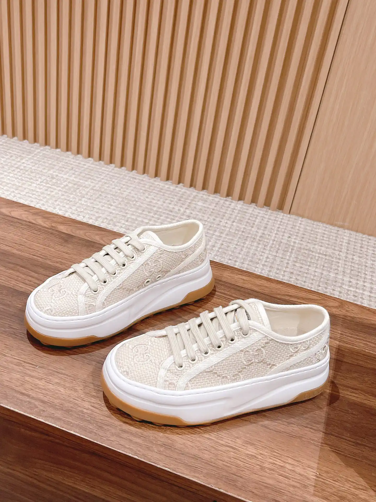 Low-Top Platform Casual Sneakers image 1