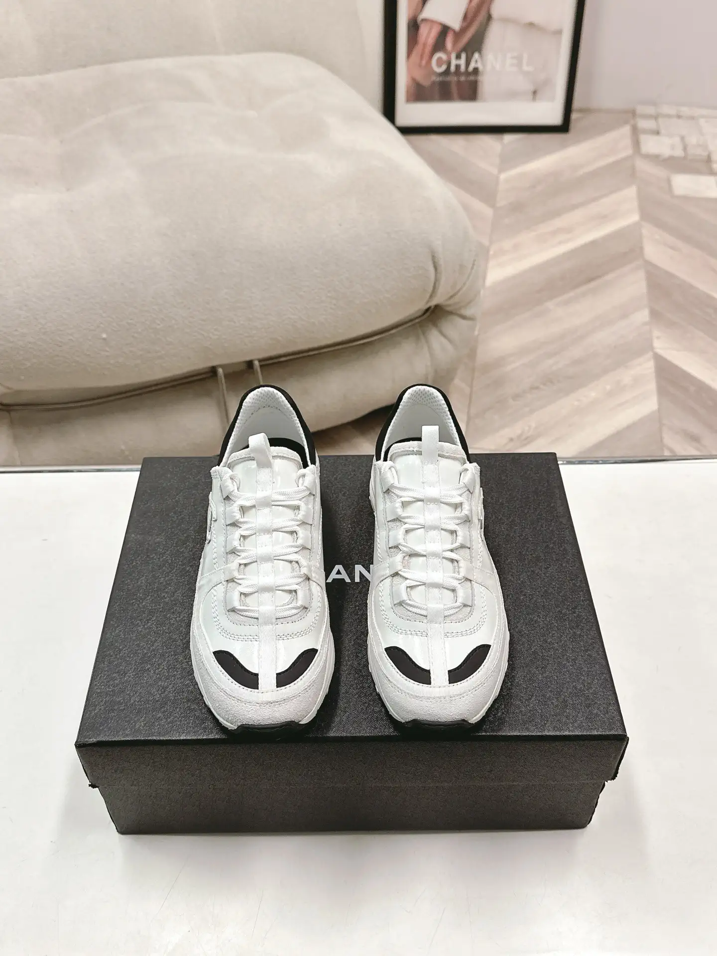 White Casual Sneakers with Black Accents image 1