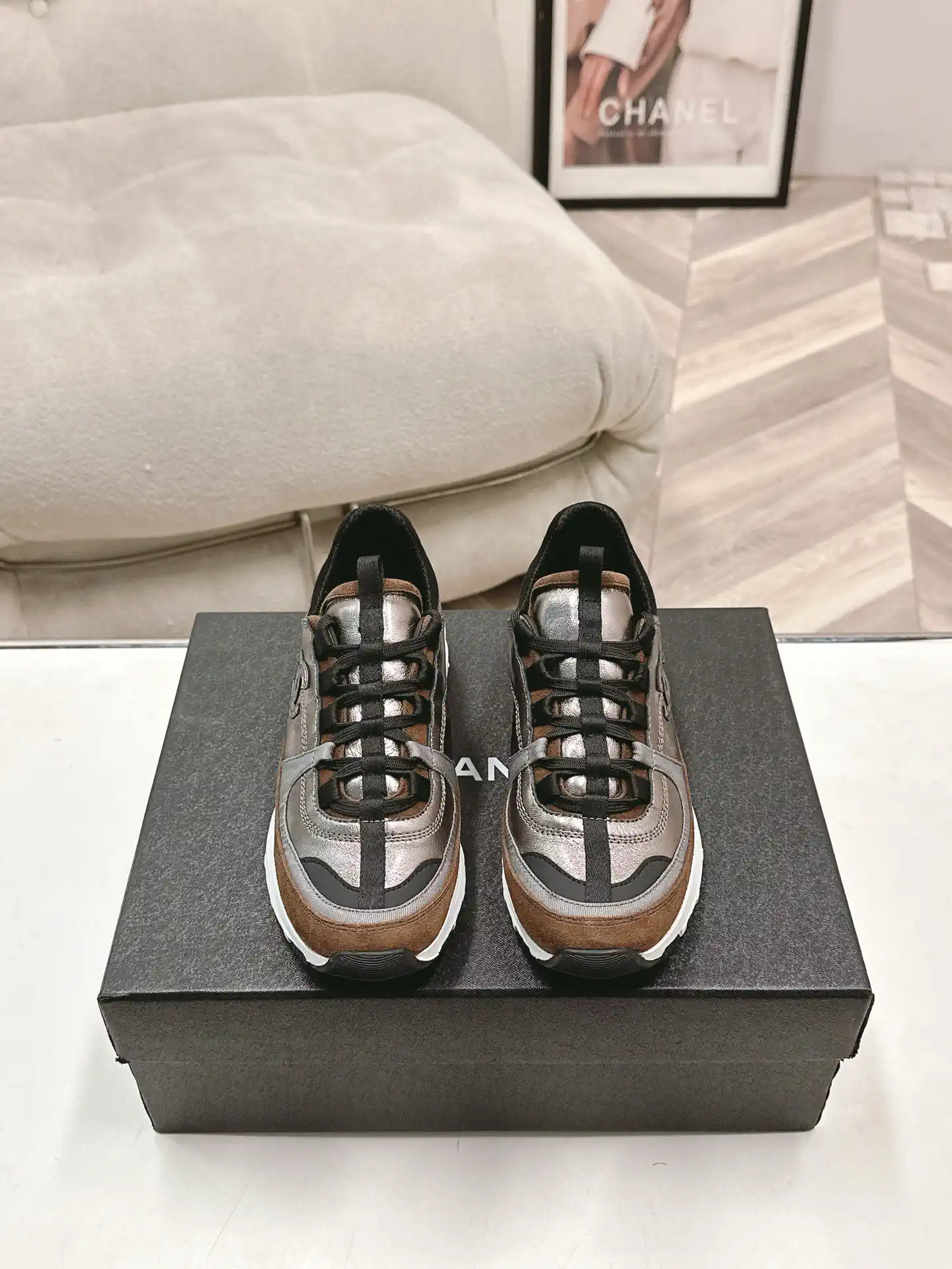 Women's Casual Sneakers image 1
