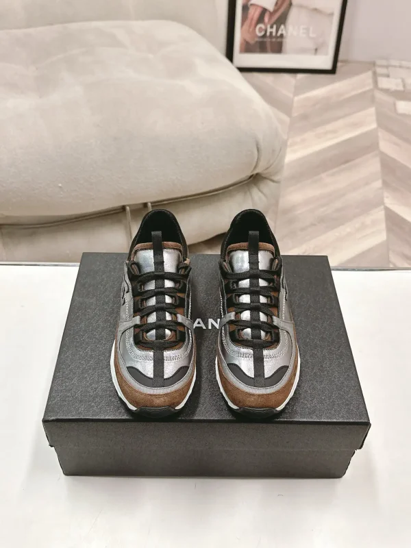 Women's Casual Sneakers image 1