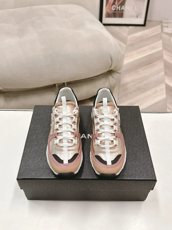 Women's Casual Sneakers image 1