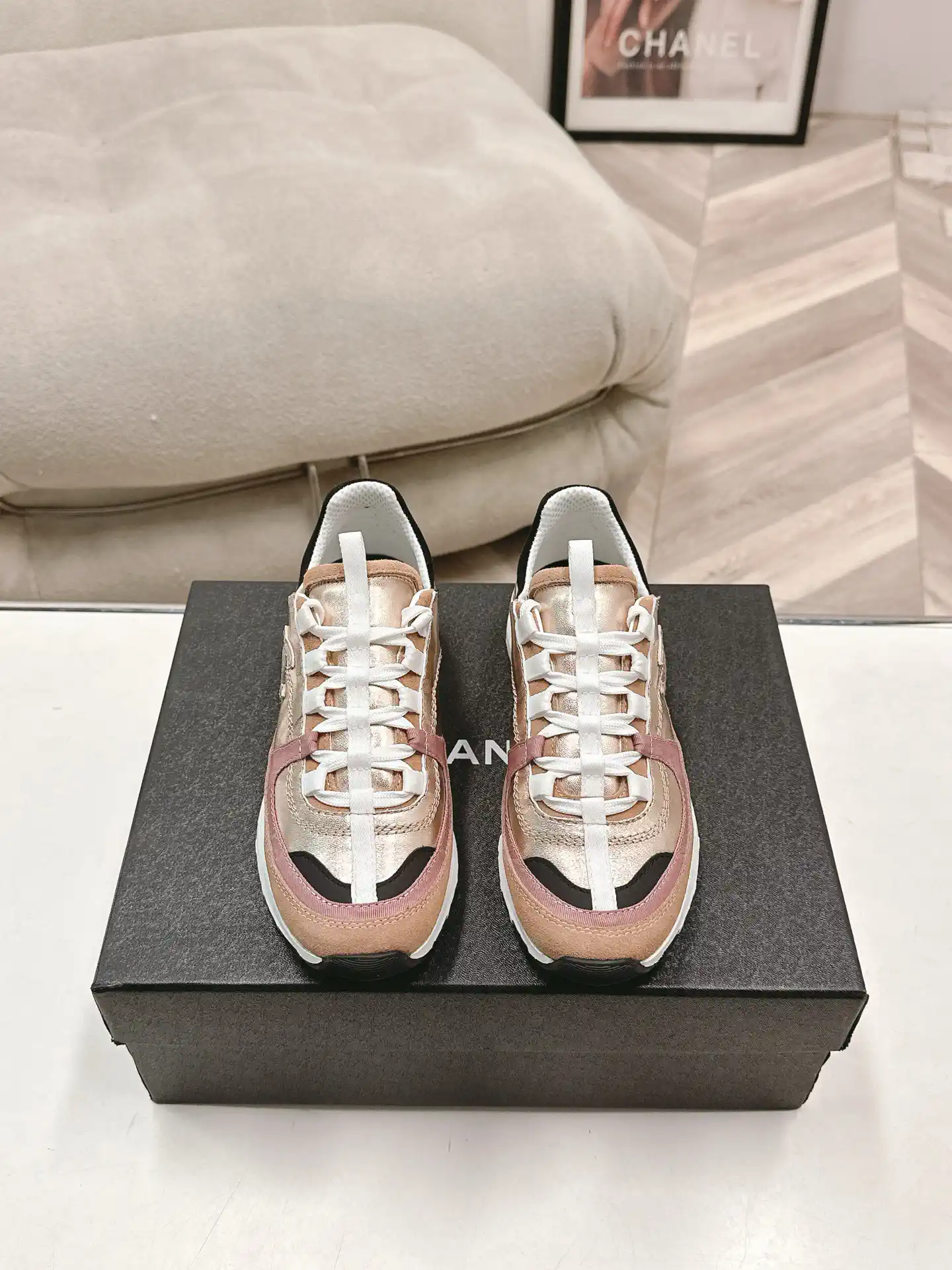 Women's Casual Sneakers image 1