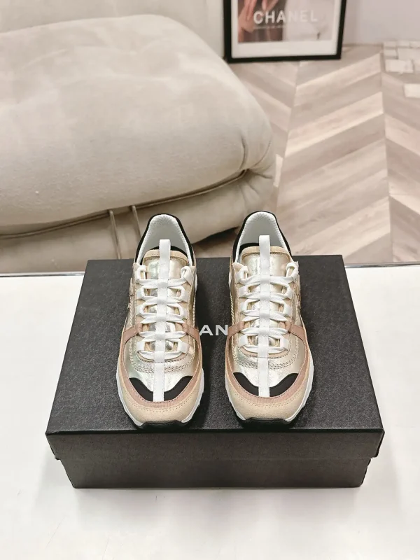 Women's Casual Sneakers image 1