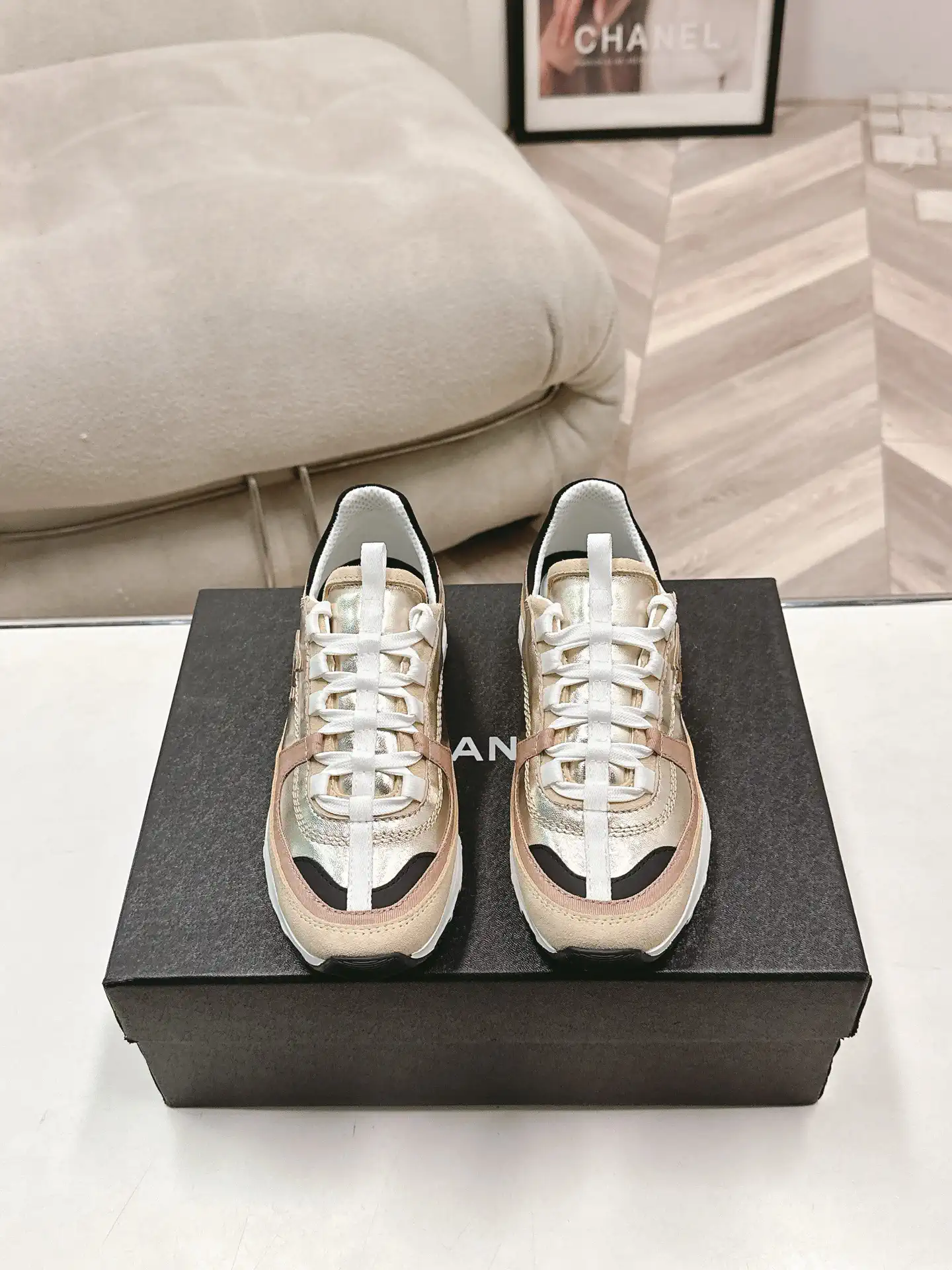 Women's Casual Sneakers image 1