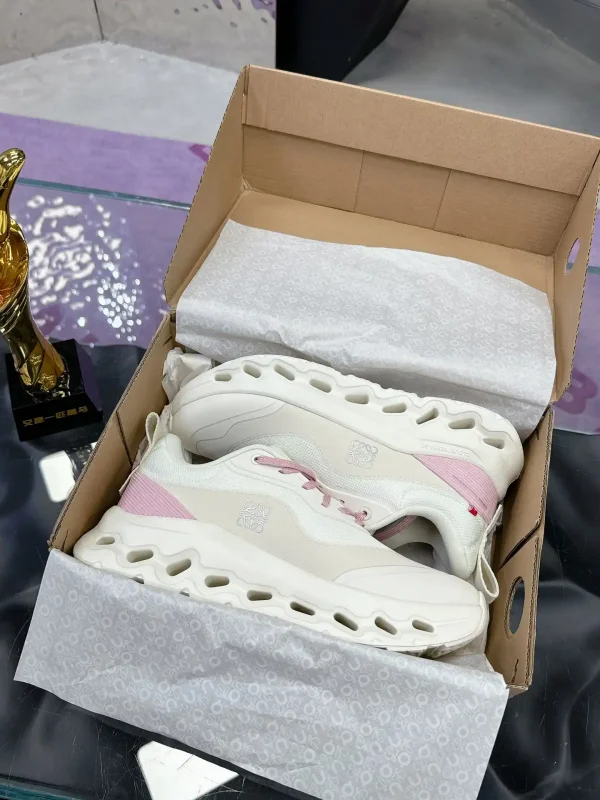 Lightweight Running Shoes image 1