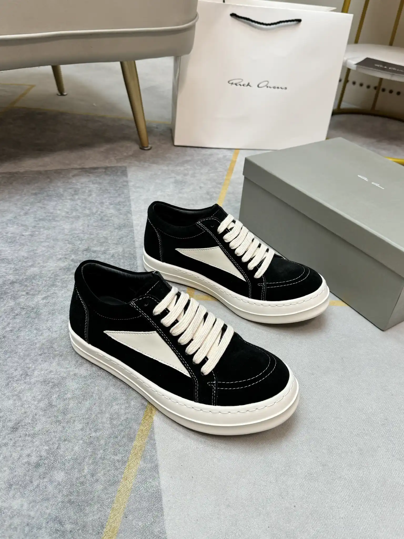 Low-Top Casual Suede Sneakers image 1