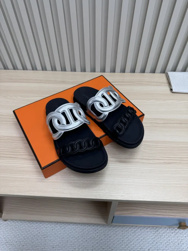 Hermes Chain Pig Nose Hole Slippers image 1