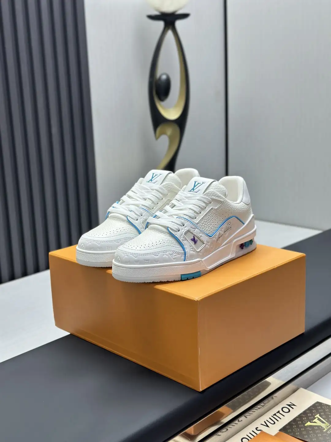 LV Classic Runway New Style Shoes image 1