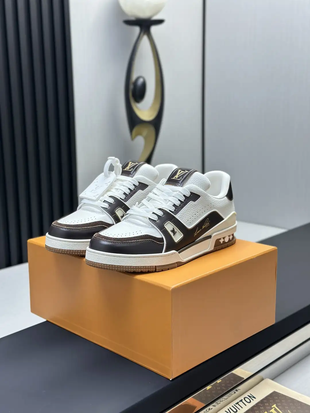 LV Classic Runway New Arrival Top Version image 1