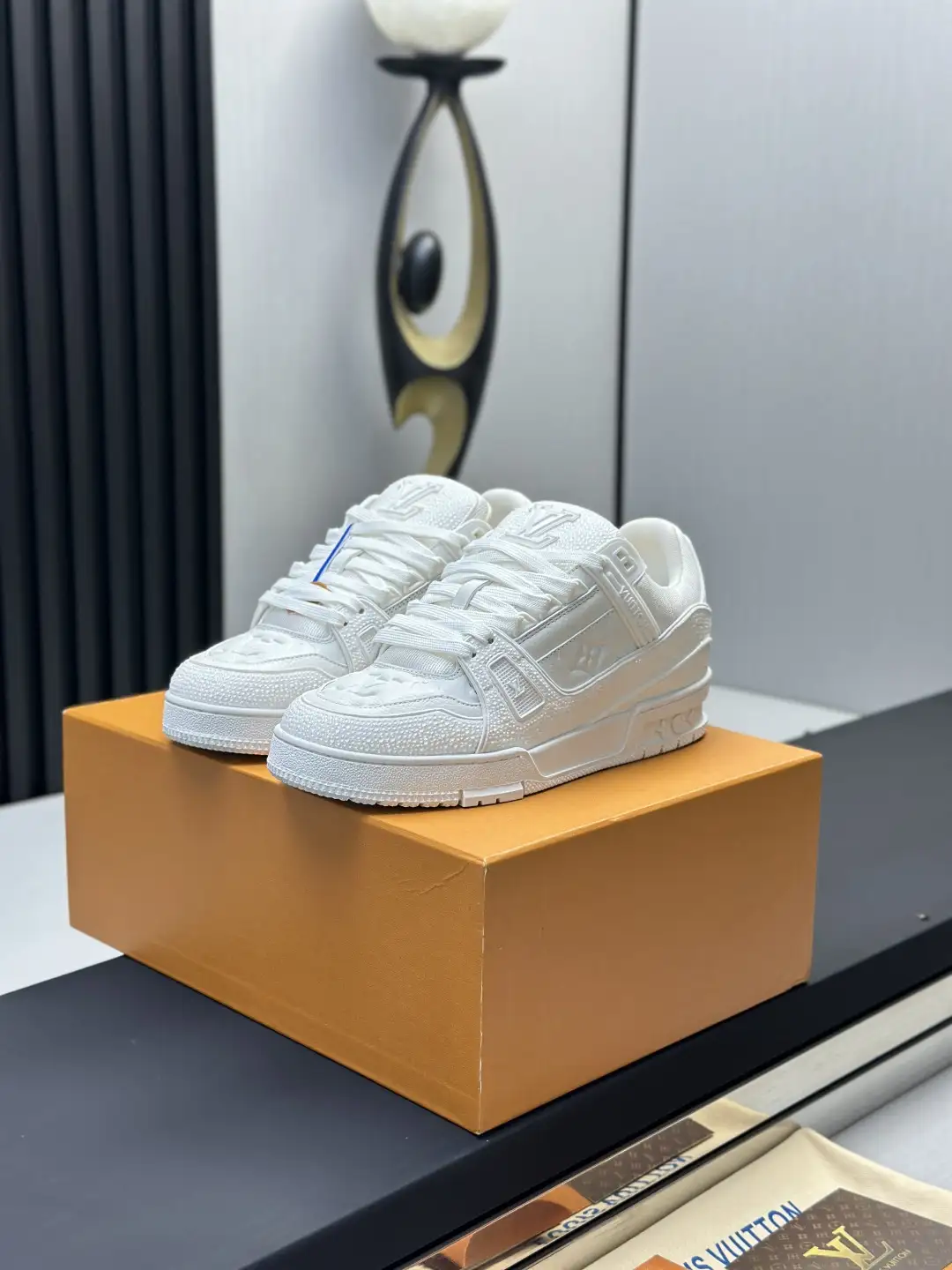 LV Diamond-Studded Runway New Arrival Shoes image 1