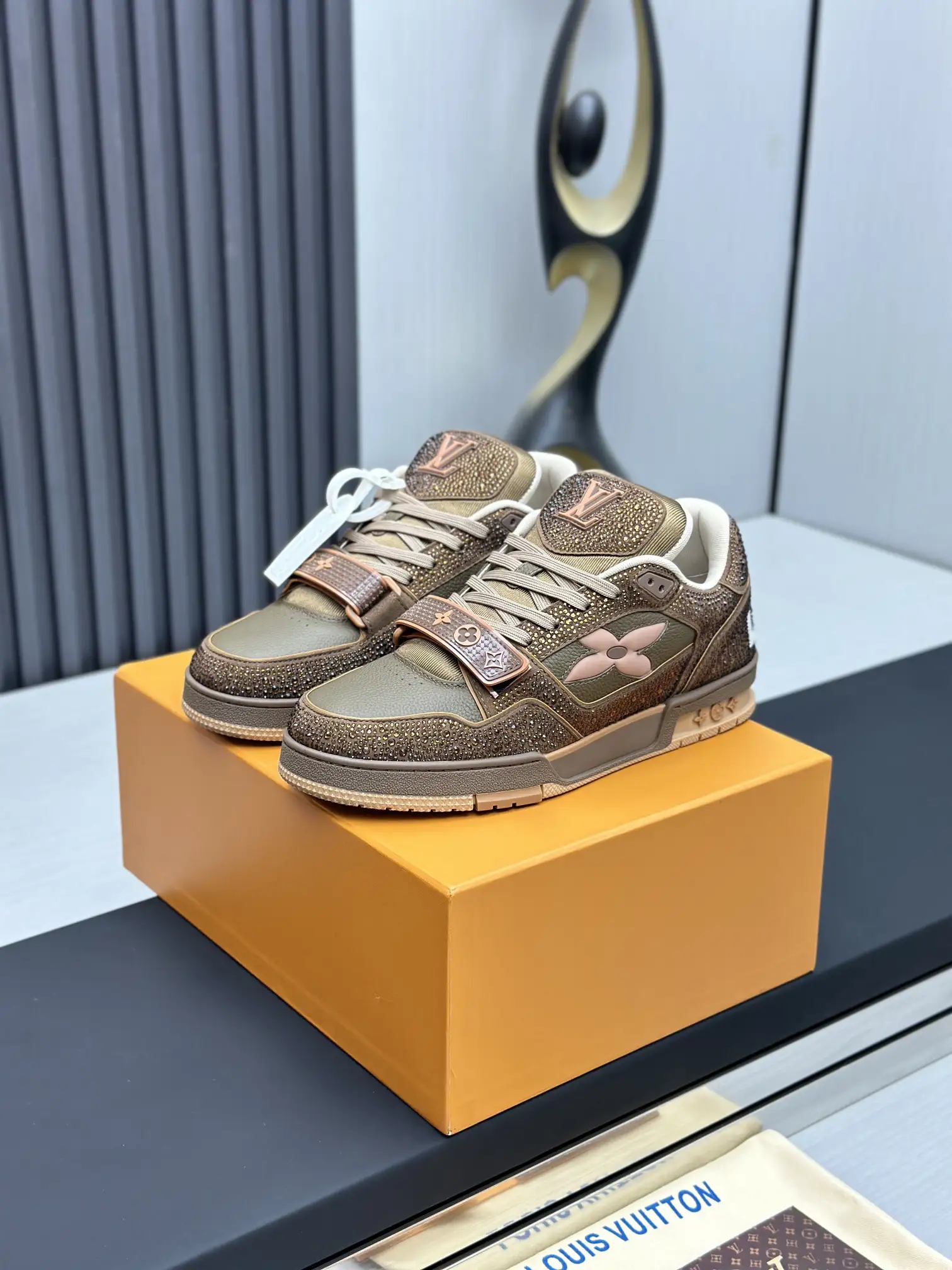 LV Diamond Velcro Shoes Top Version image 1