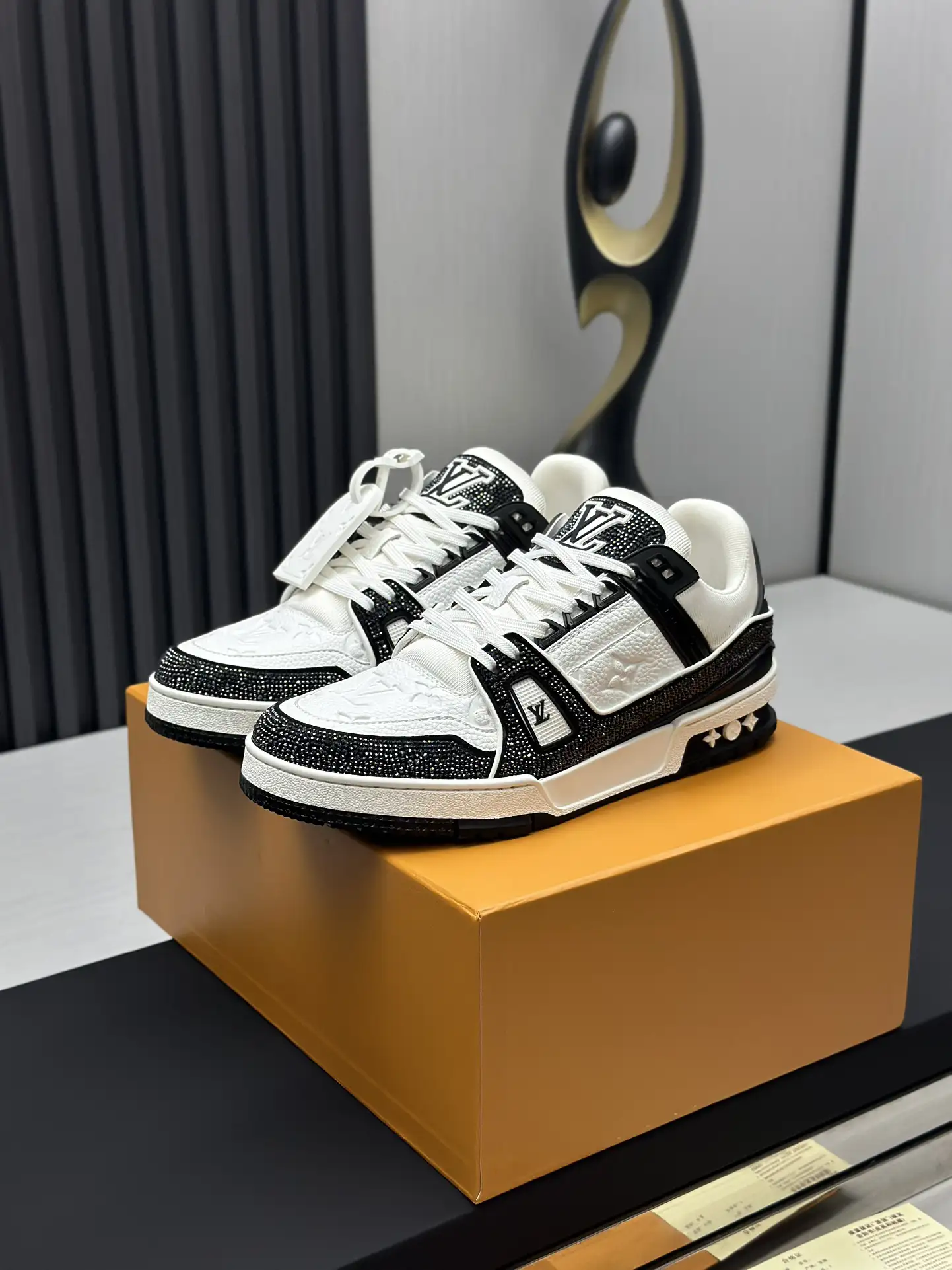 LV Louis Vuitton Diamond Runway New Style Top Quality Shoes image 1