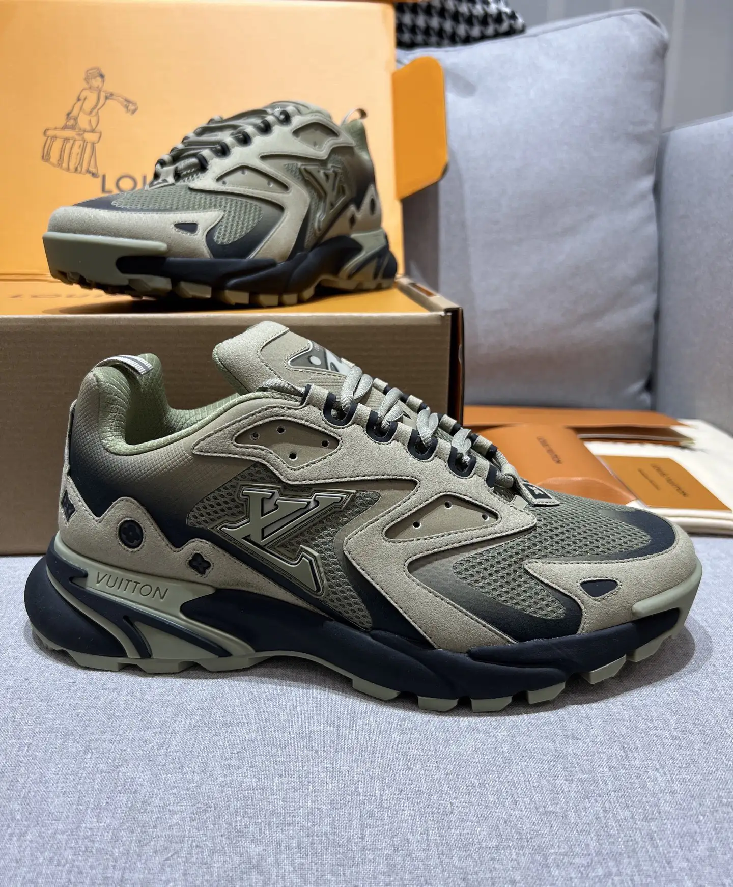 L.V Discovery Lace-Up Men's Sneakers image 1