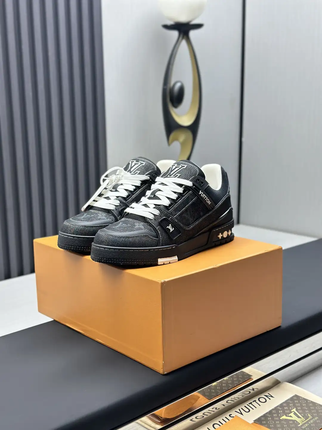 LV Louis Vuitton Classic Runway New Style Top Quality image 1